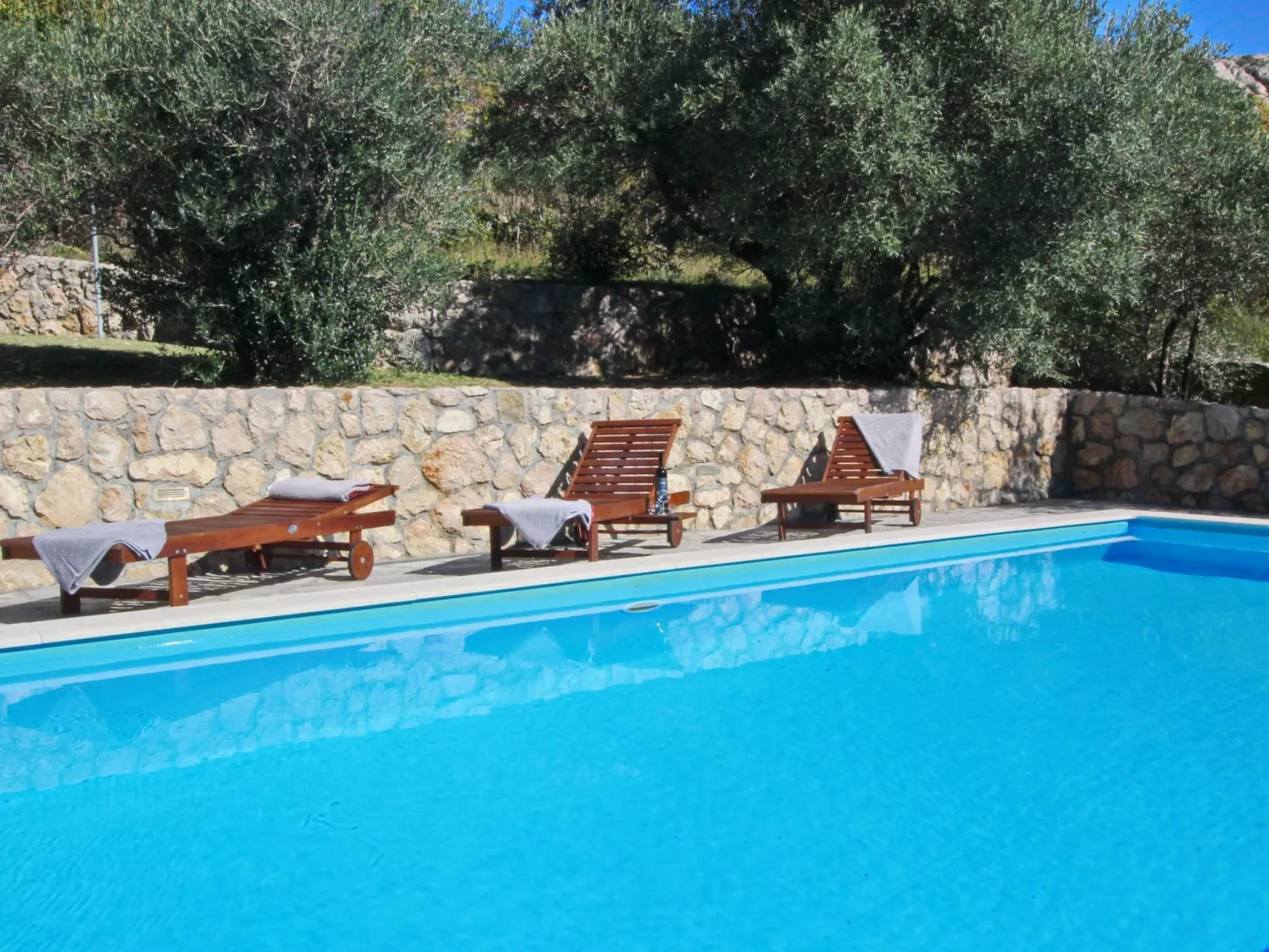 Renoviertes Steinhaus mit Garten und Pool ideal für ein erholsamen Urlaub-Outside