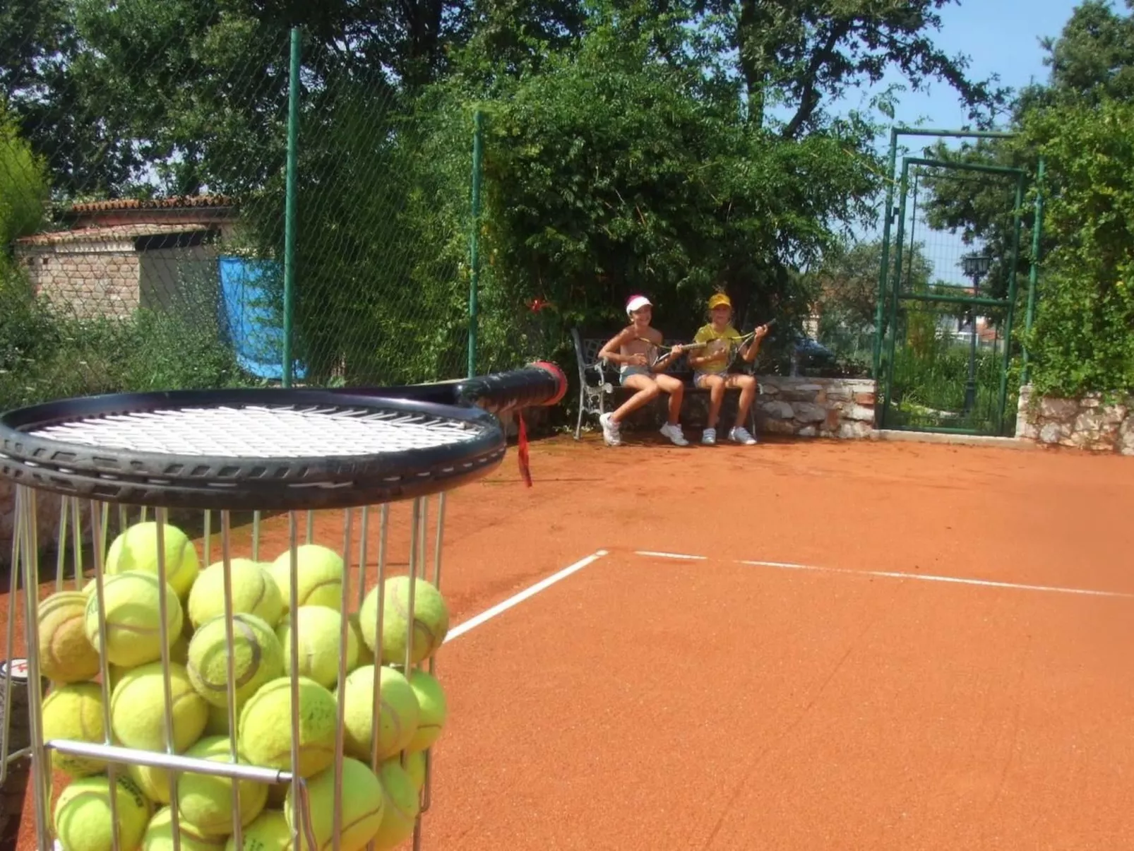 Ferienvilla Lucia mit Pool und eigenem Tennisplatz-Dehors