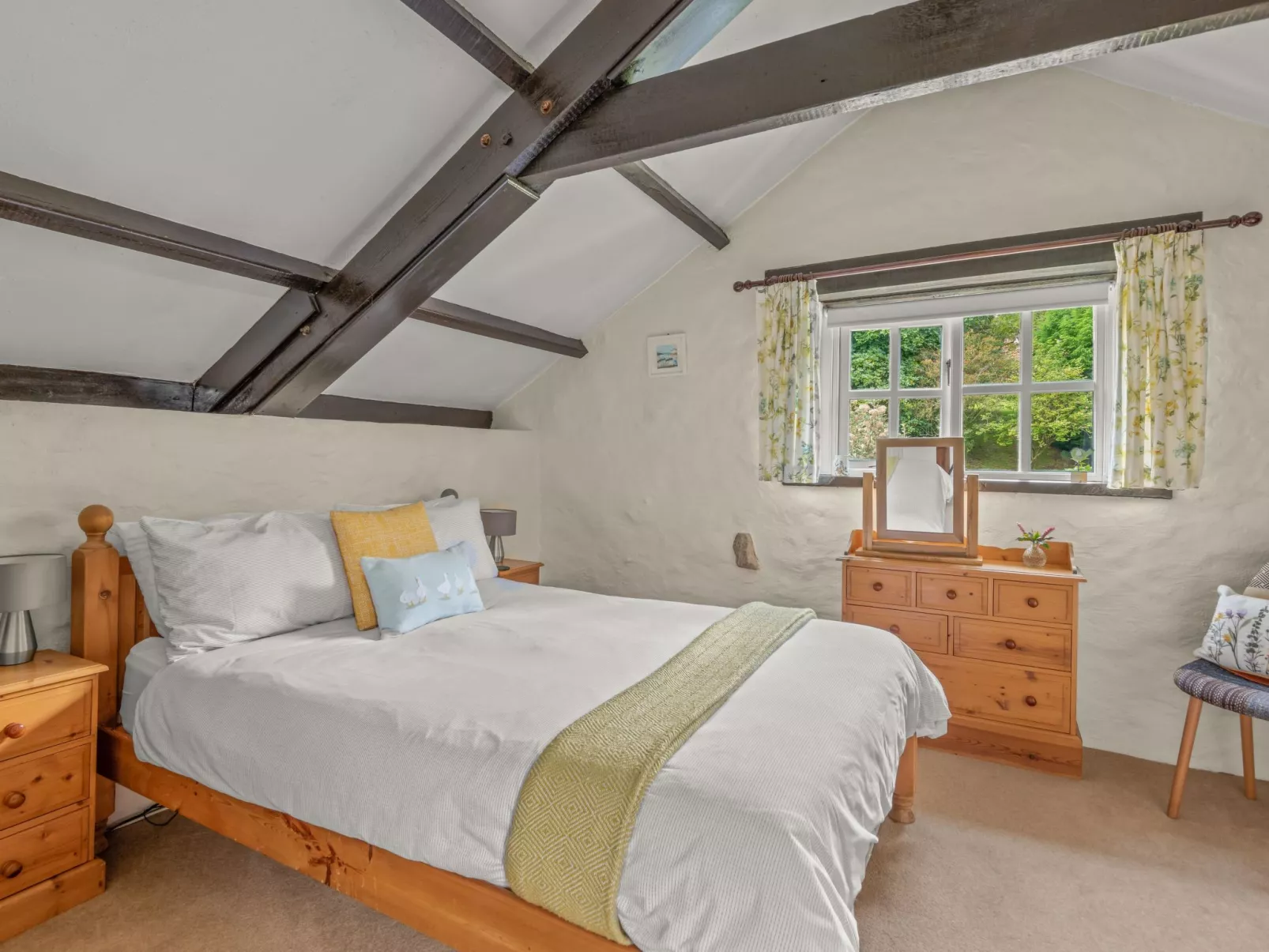 Idyllisches Landhaus mit wunderschönem Garten-Drinnen