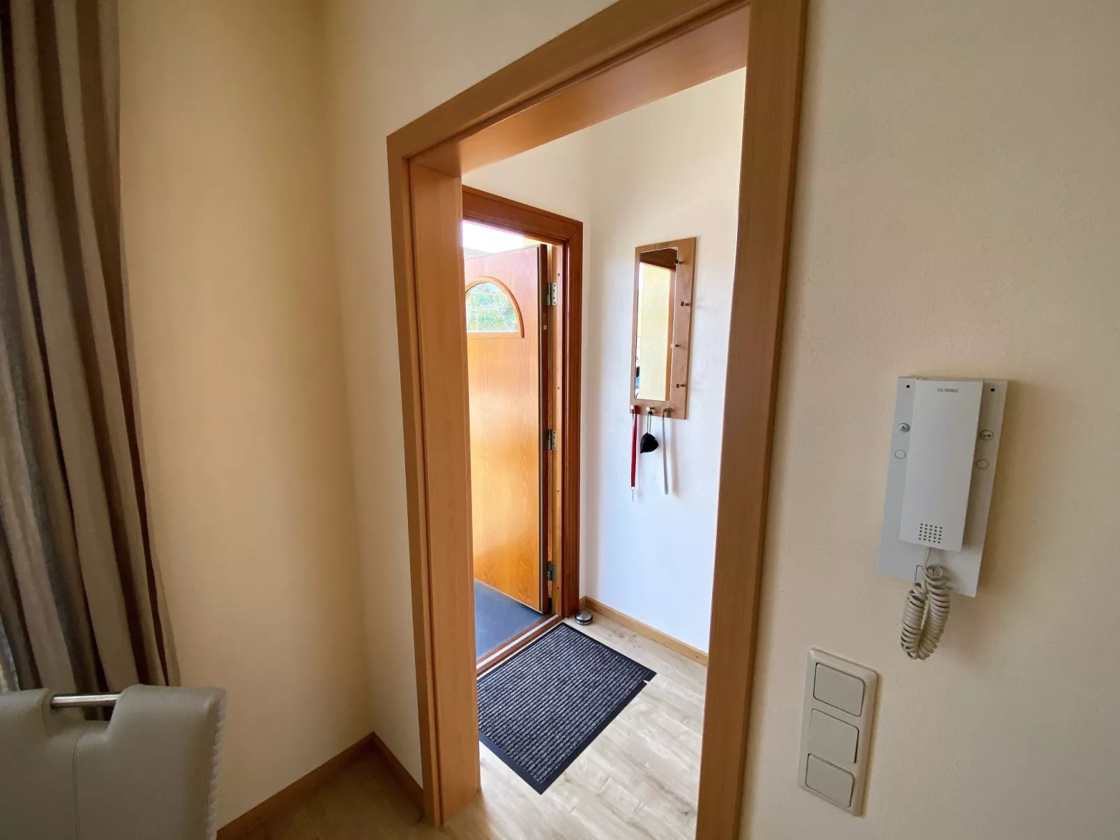 Mit Parkplatz und Terrasse-Inside