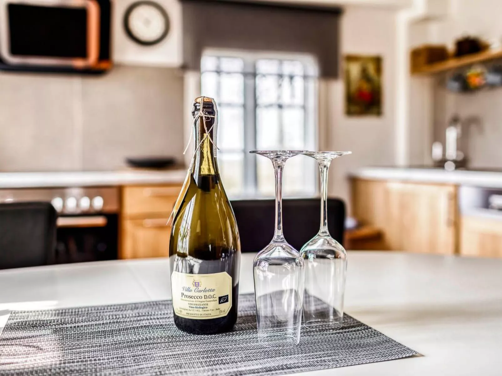 Reetdachhaus inmitten von Wiesen und Feldern-Dedans