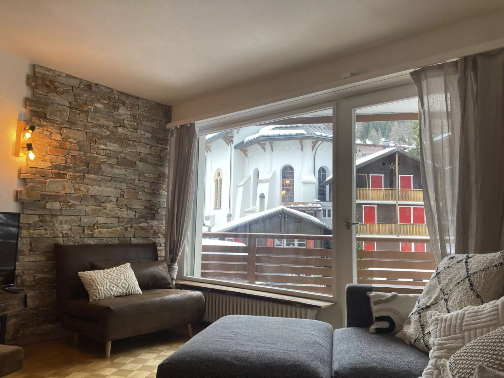 Geräumiges 3.5-Zimmer - Zentral - Balkon - Haus Dala-Dedans
