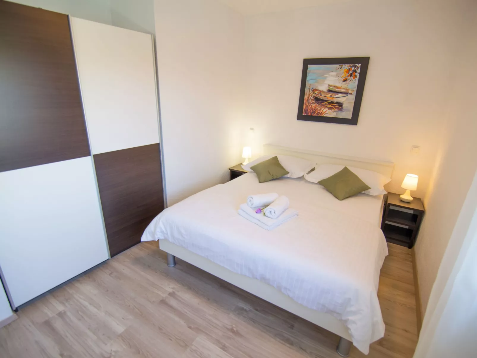 In Opanci mit beheiztem Pool, Parkplatz-Inside