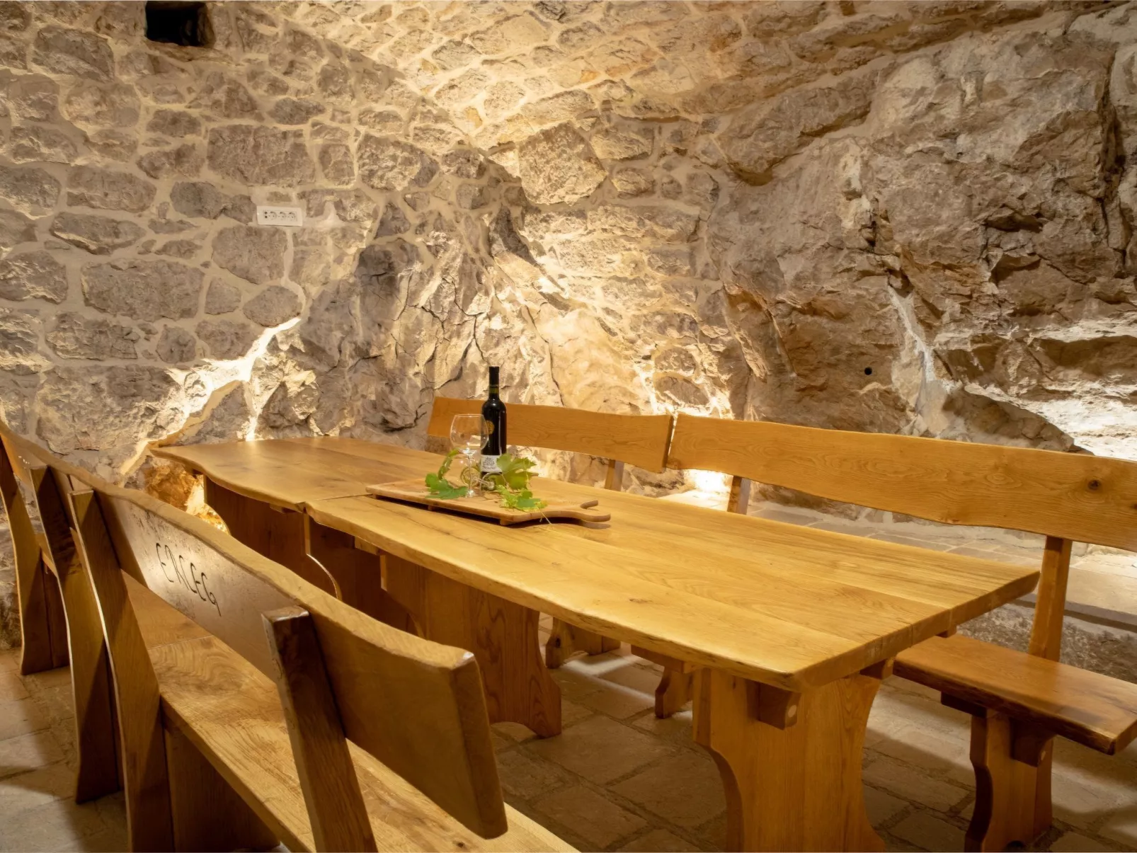 Stipanovi Dvori mit Bergblick-Outside