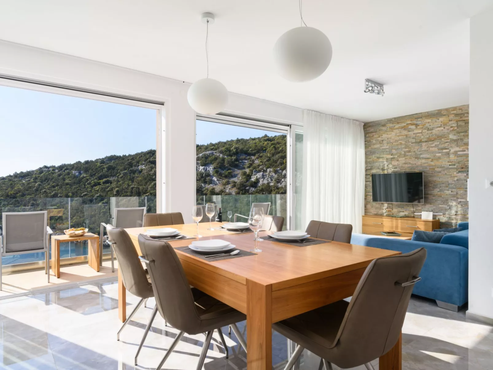 Villa by the Sea-Drinnen