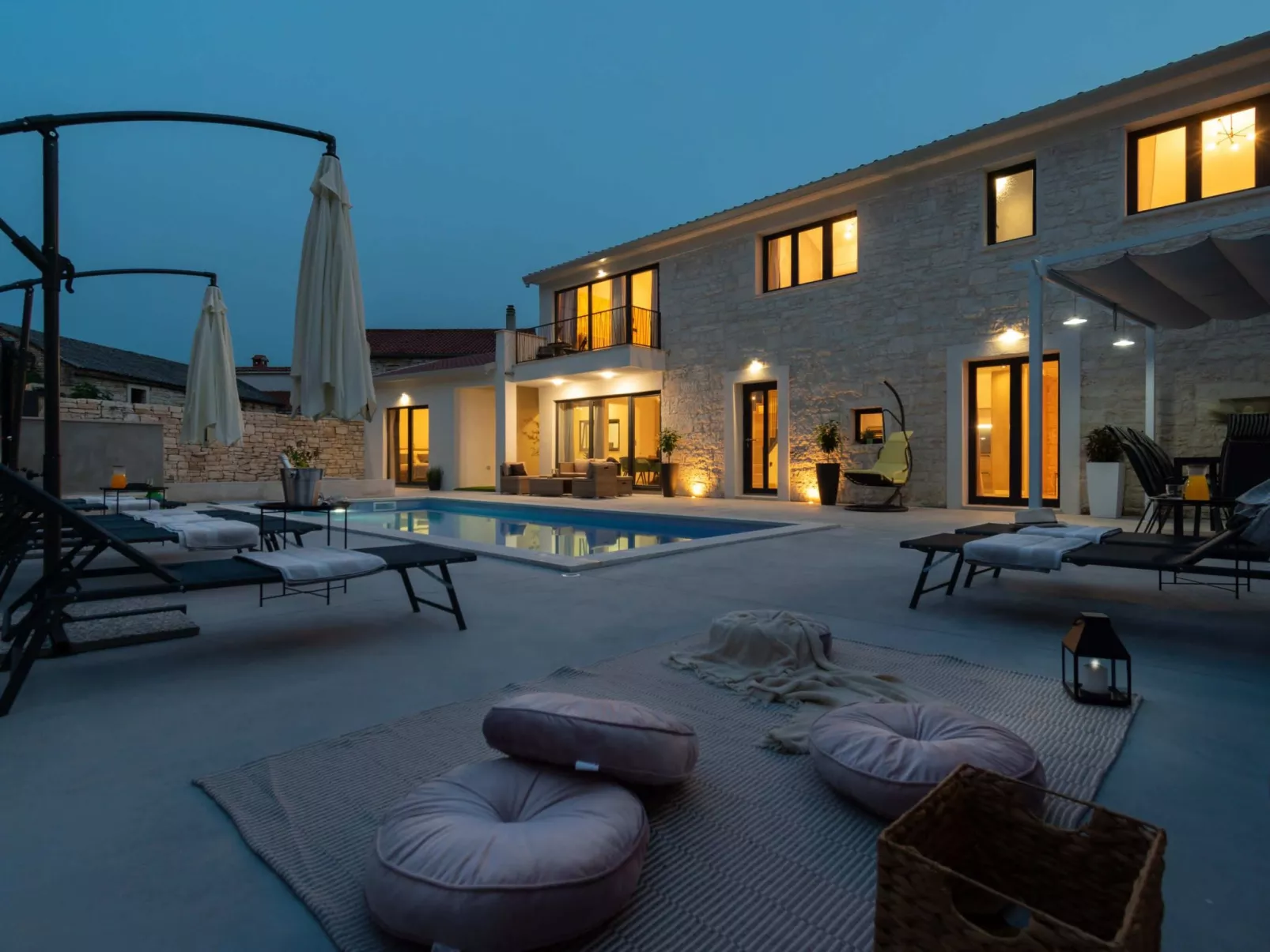 Designer Villa Simone - Modern und Heritage Style-Inside