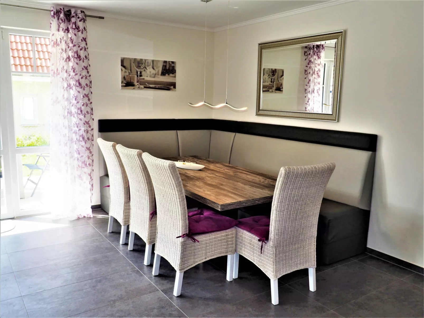 Traumhafte Reetdach-Doppelhaushälfte mit Garten-Drinnen