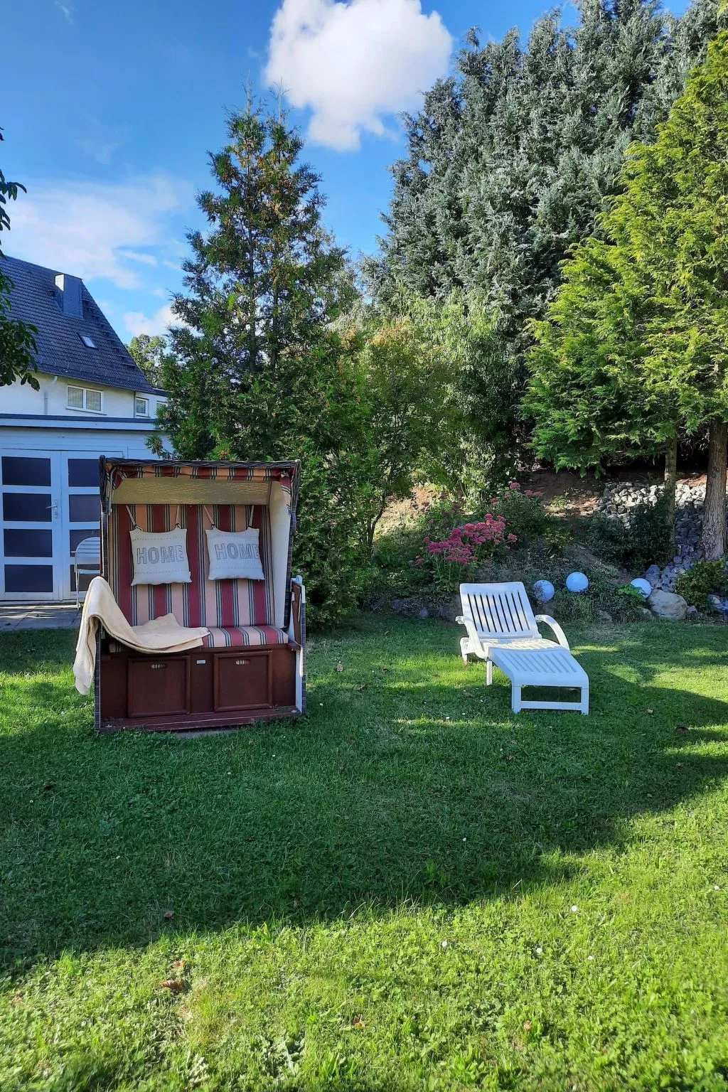 Idyll mit Loggia und Garten-Draußen
