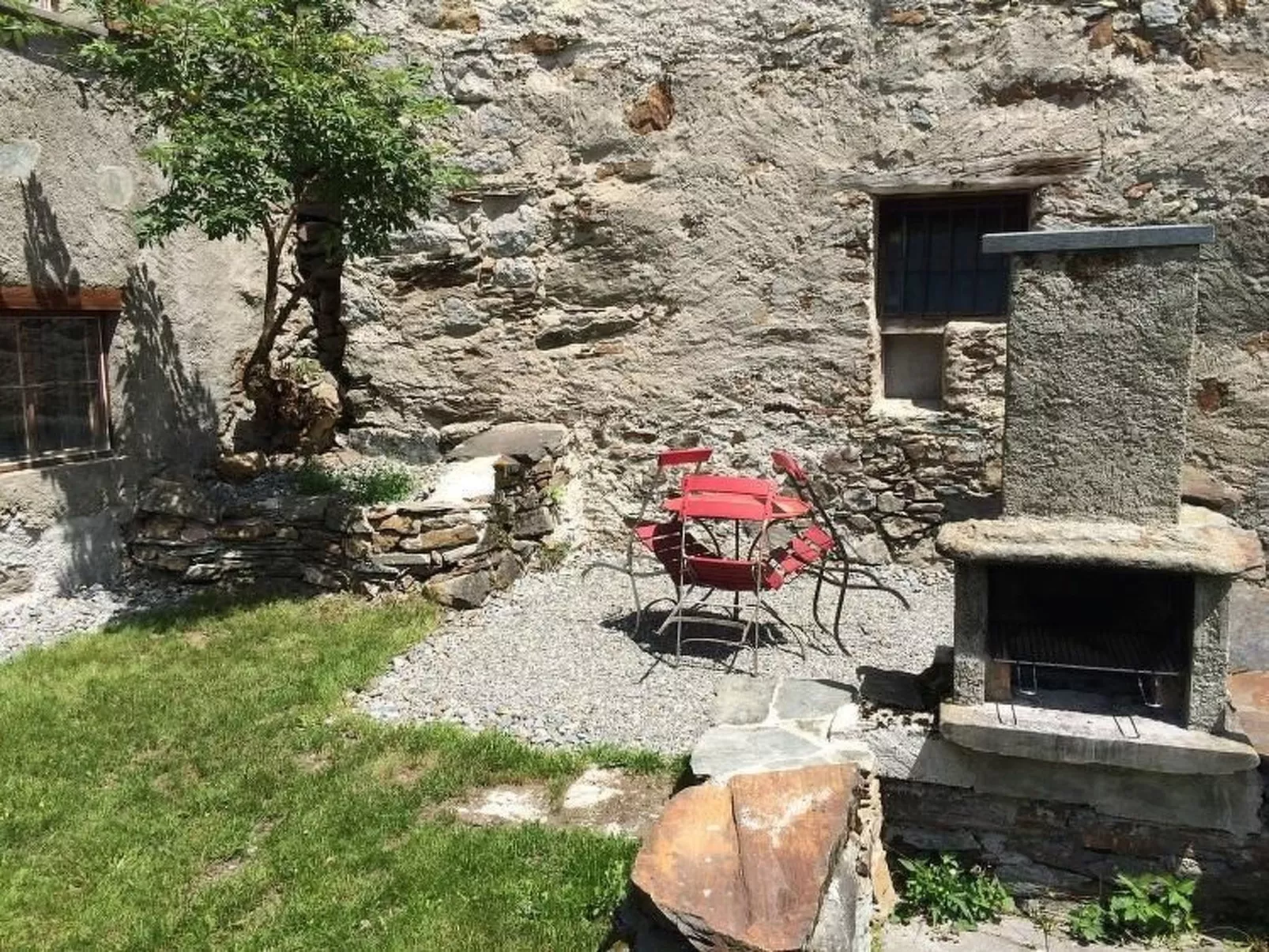 Maiensäss 5.5 Zi sonnig und rustikal-Draußen