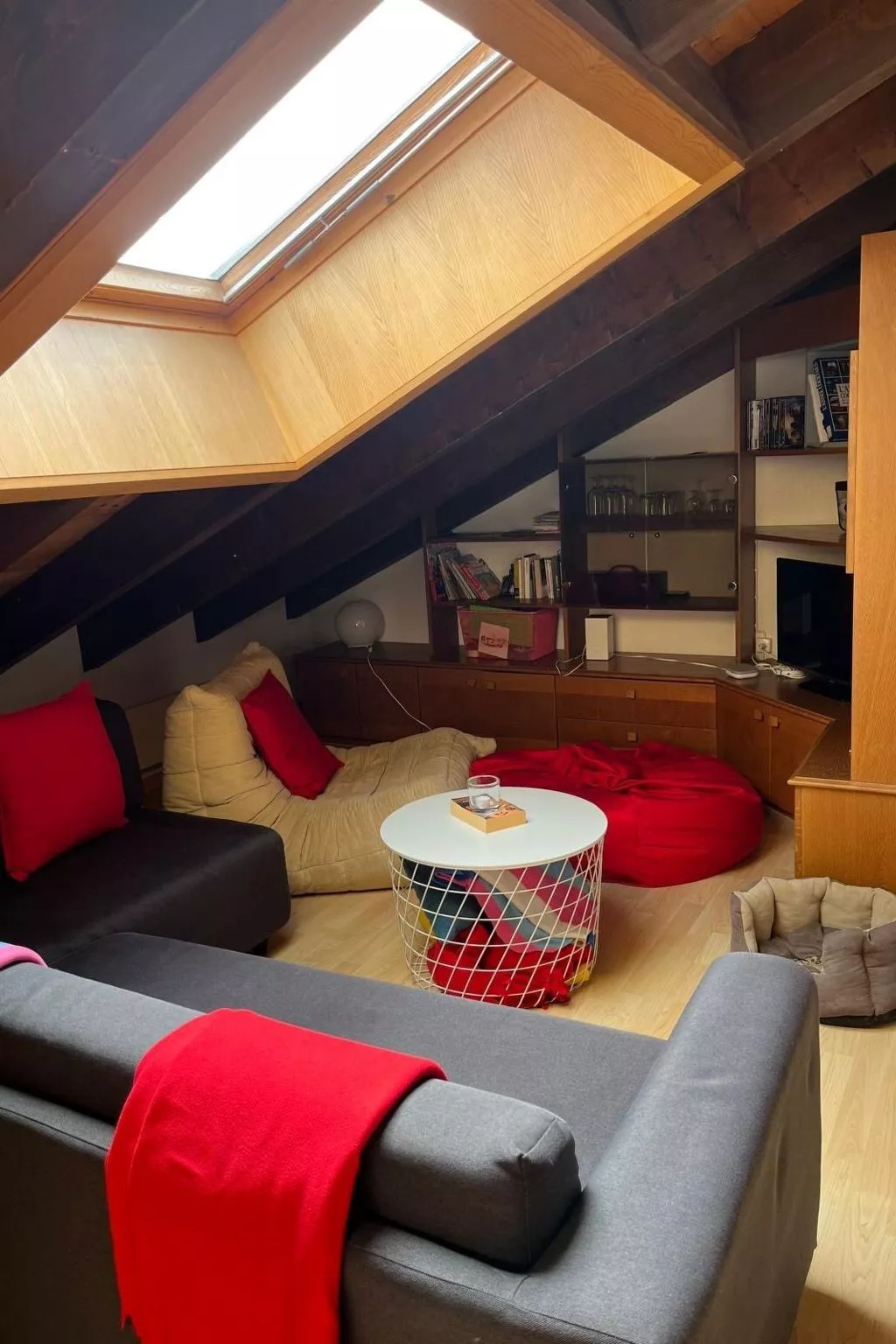 Helle und moderne Dachwohnung