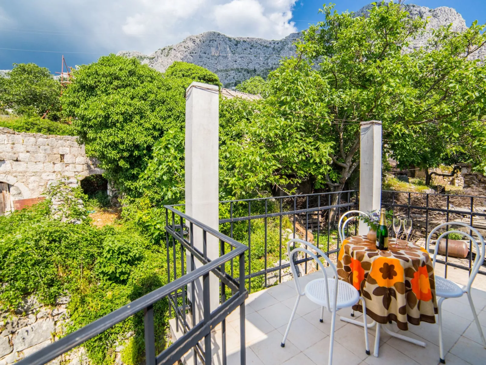 Anwesen mit Blick auf das Wasser-Image-tags.info