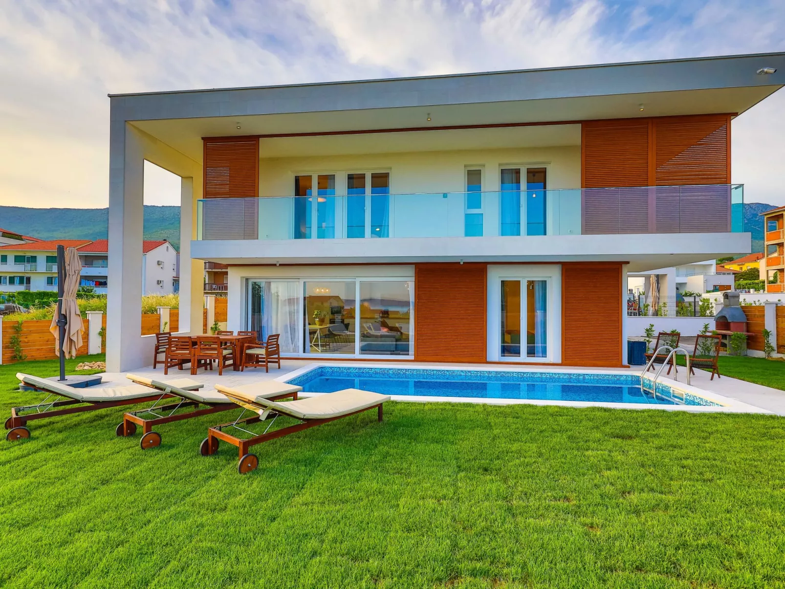 Modern eingerichtete Villa Ingrid mit beheiztem Pool - Dehors