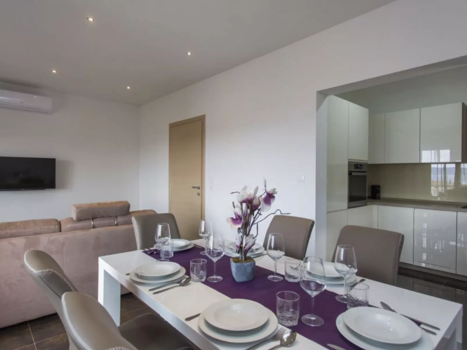 Moderne Meerblick ap.1 mit Pool und Terrasse bbq in der Nähe von Split Trogir-Inside