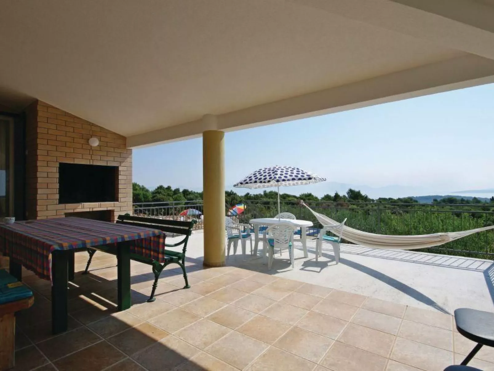 Geräumige Ferienvilla mit Pool und Meerblick-Image-tags.info