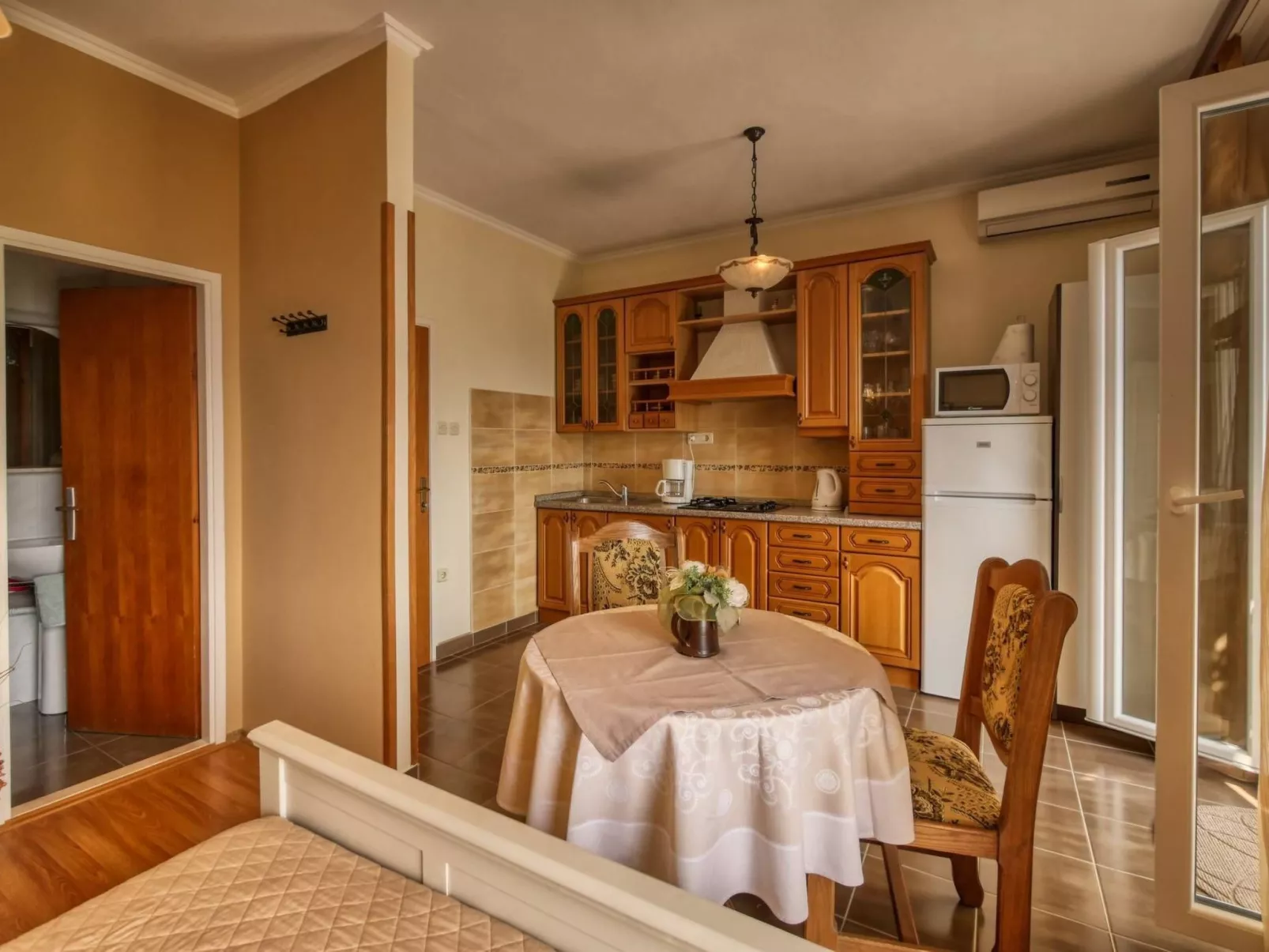 Appartement "Helena" mit Entspannung im Whirlpool-Dedans