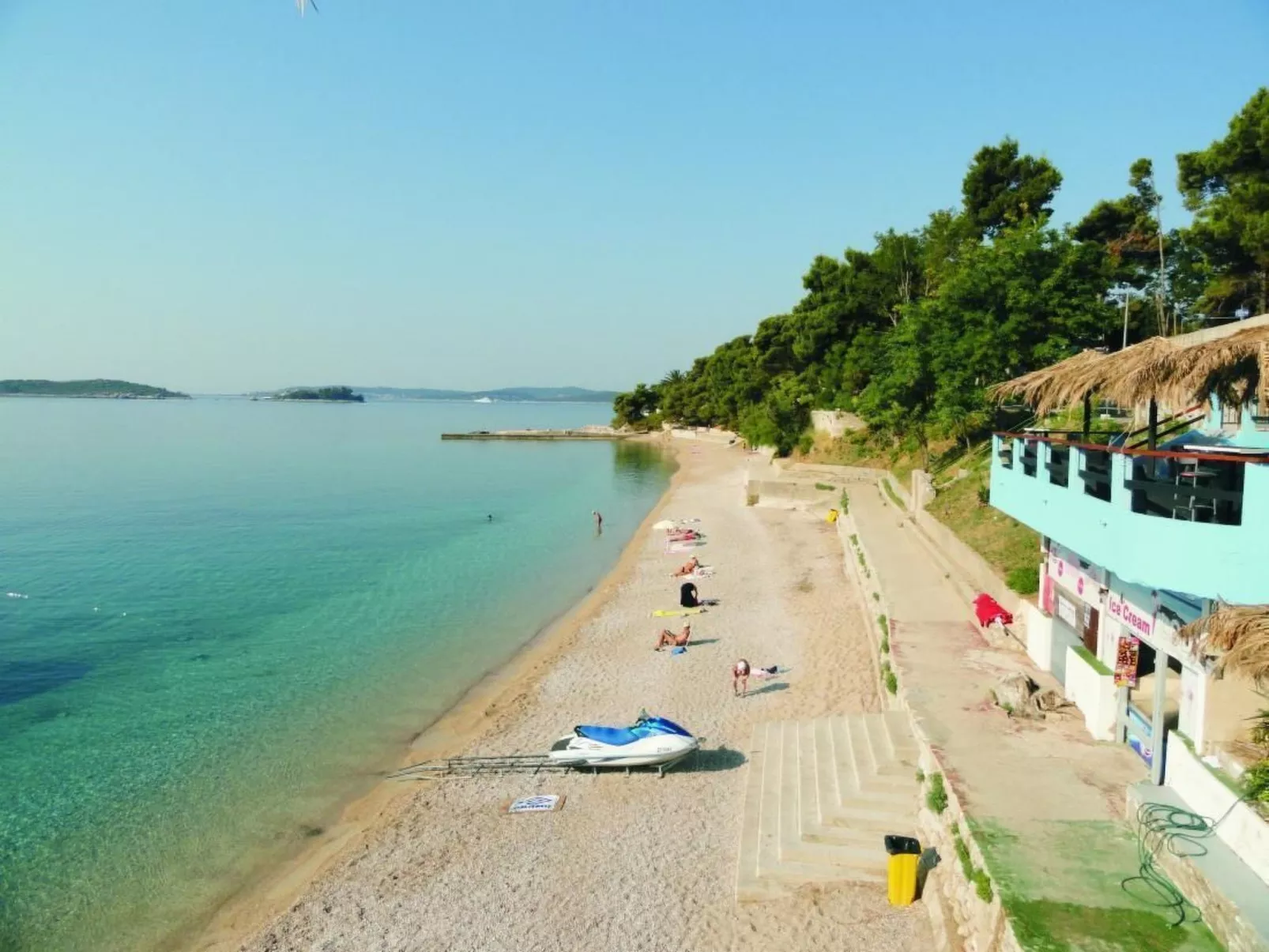 Karmen auf zwei Ebenen mit Garten-Outside