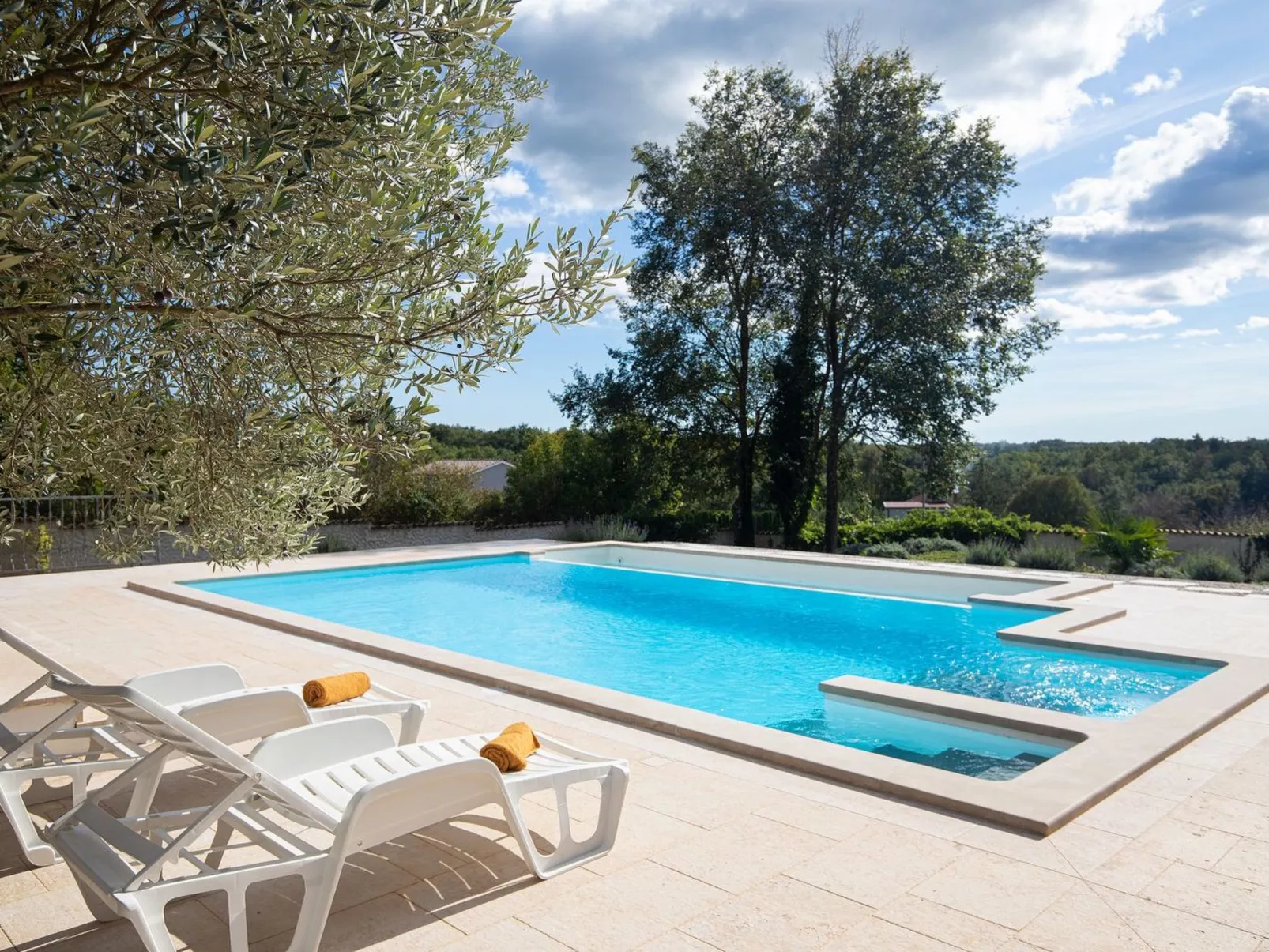 Haus in Bertoši mit privatem Pool-Outside