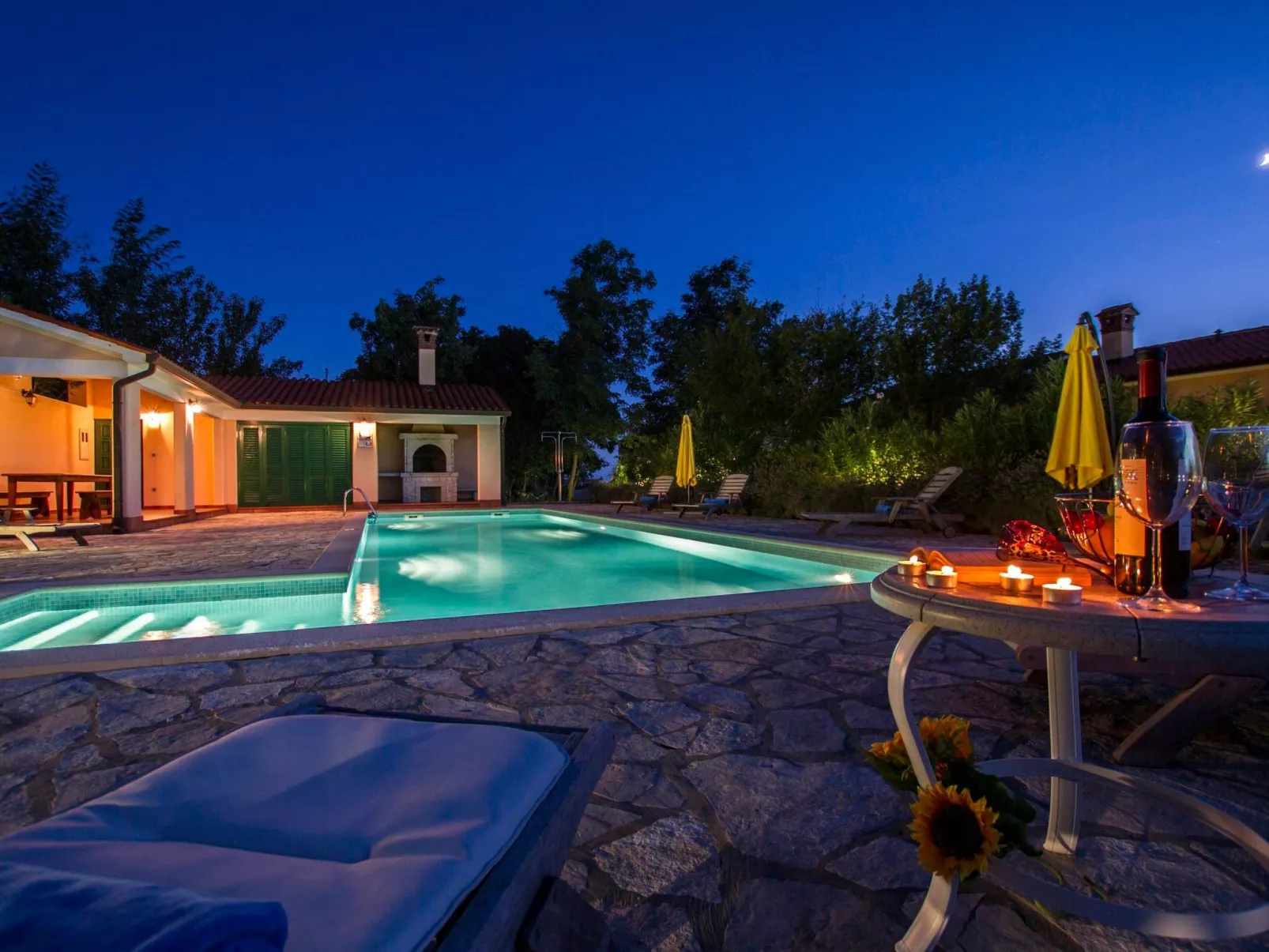 Familiäre 5-Schlafzimmer-Villa mit Gemeinschaftspools-Dehors