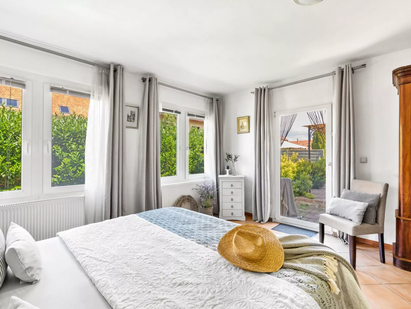 Villa mit Garten, Grill und Terrasse-Inside