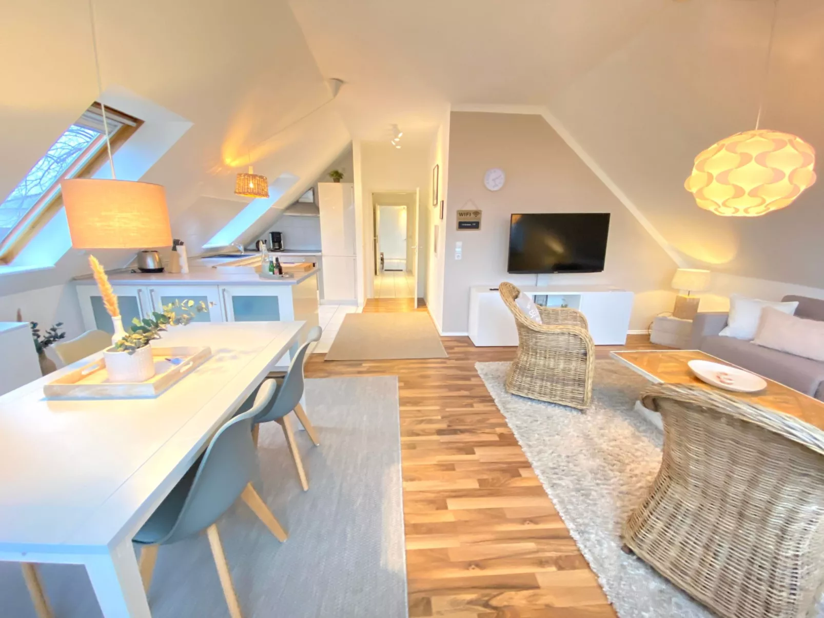 Mit Stellplatz mitten im Grünen-Drinnen