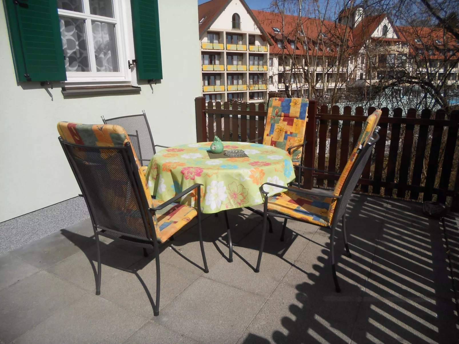 Mit Gemeinschaftspool und Terrasse-Outside