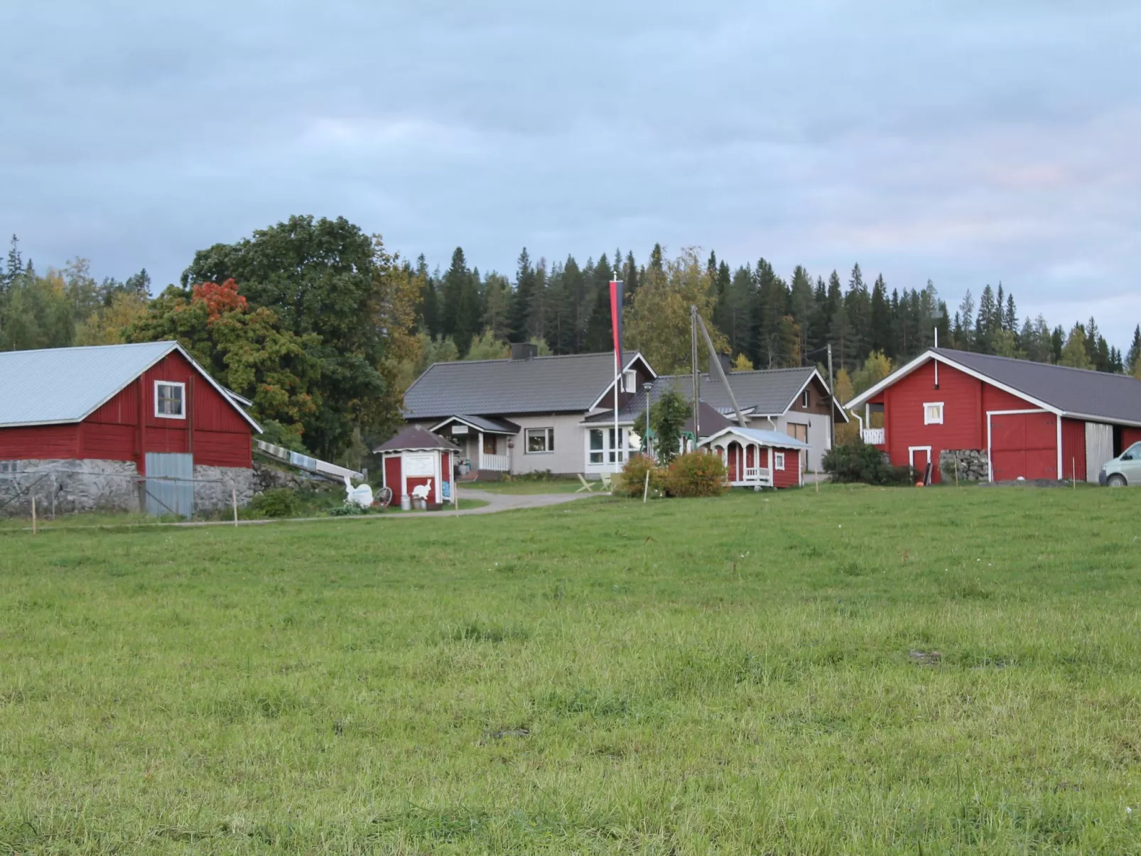 Anwesen mit eigenem Garten und Grill-Outside