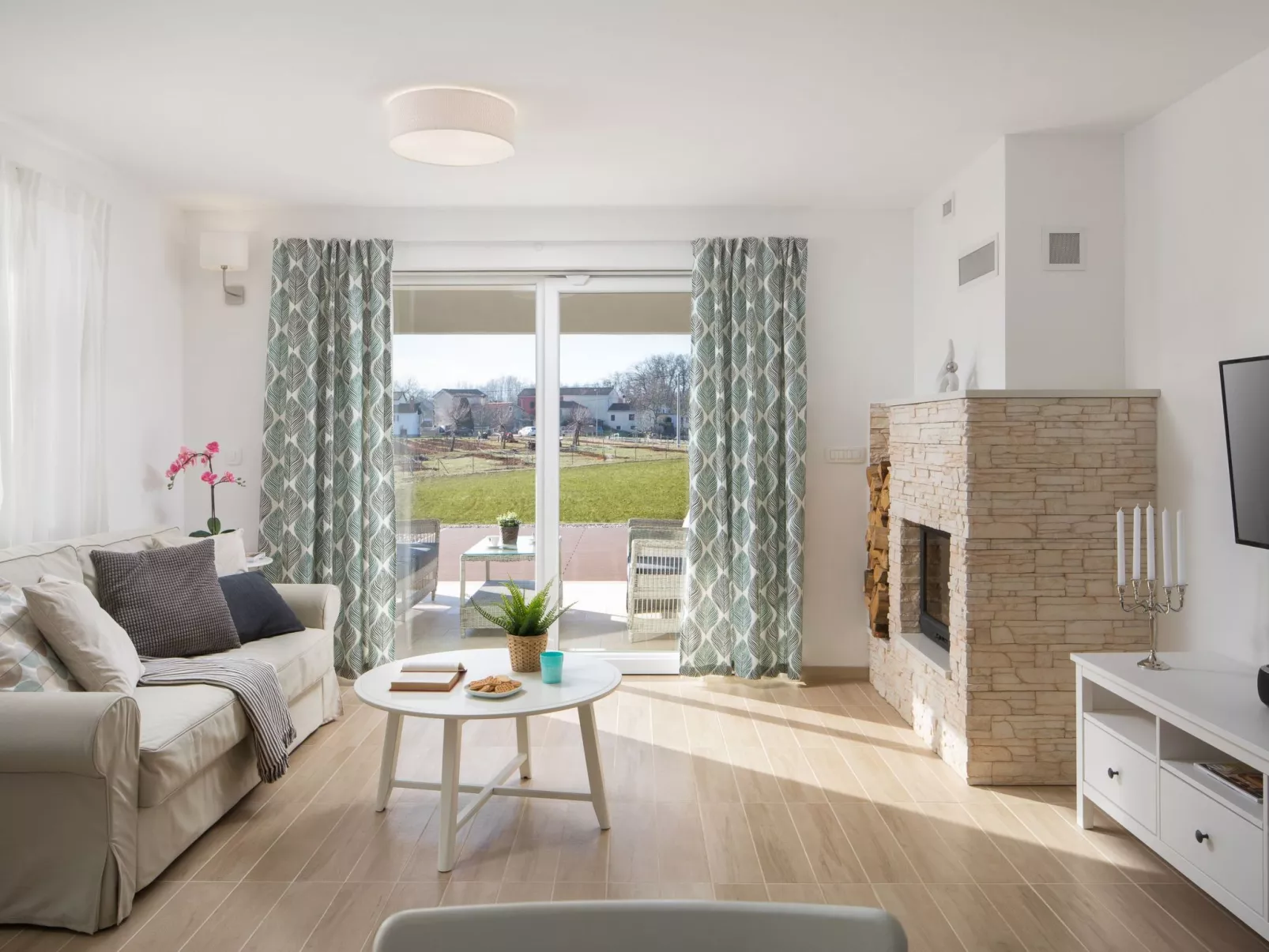 Charmante Villa mit gepflegtem Garten und beheiztem Pool-Inside