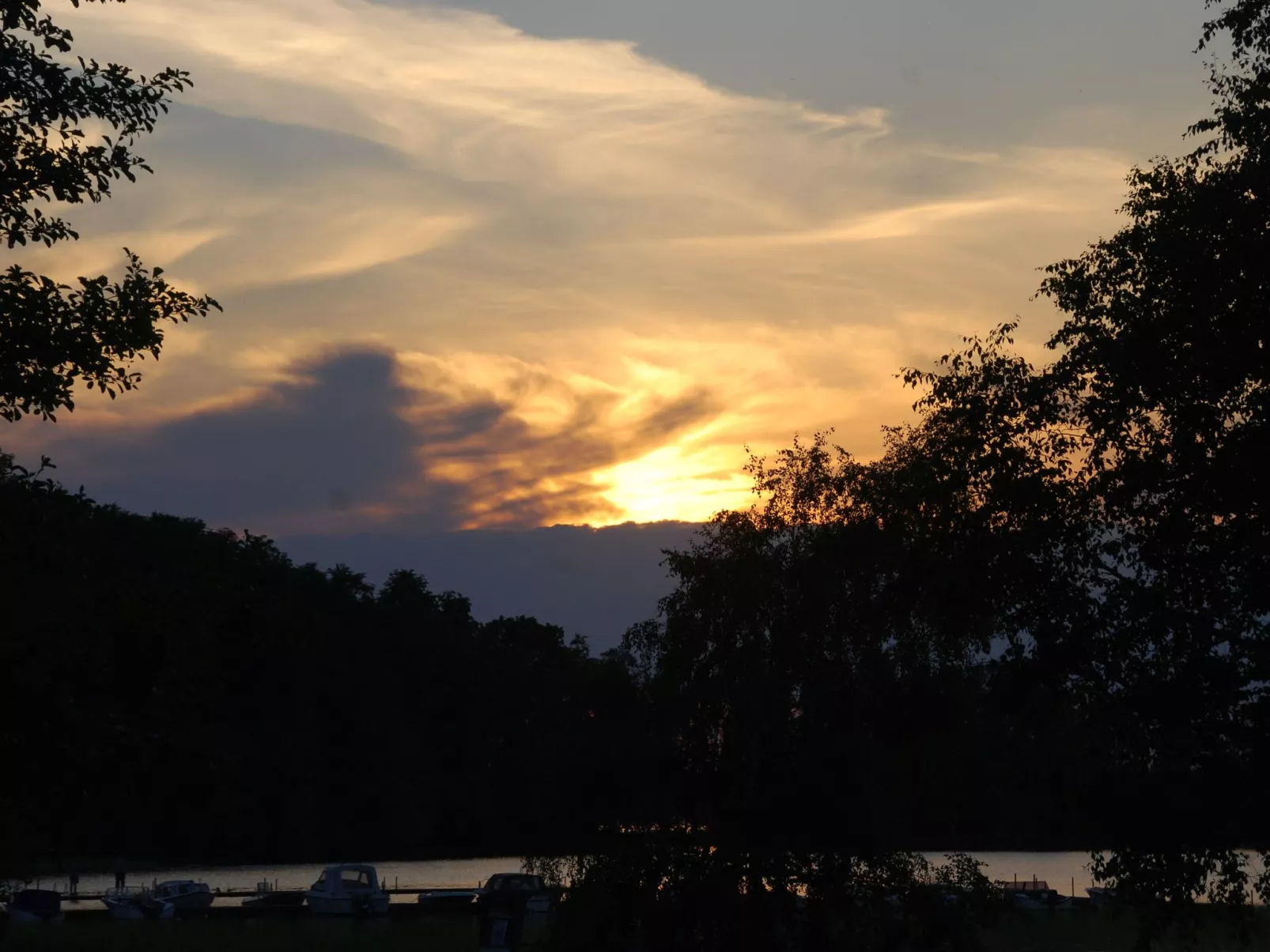 In Tibro mit Kleinem Garten-Draußen