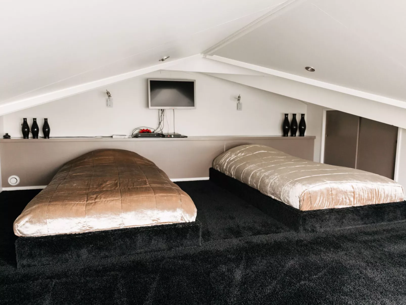 FH Satijnduiker-Dedans