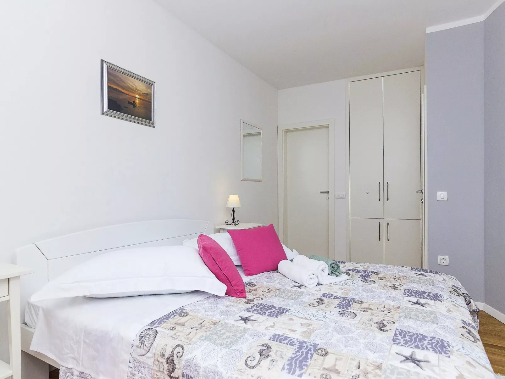 Schönes Steinhaus mit beheiztem Pool, Terrasse m-Drinnen