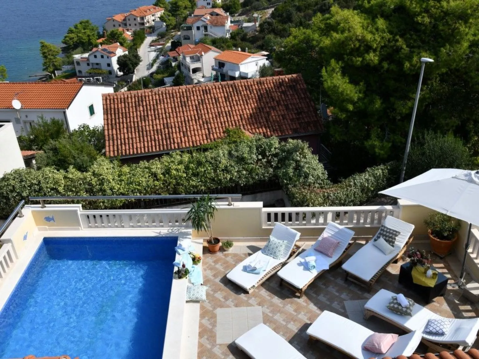 Ferienvilla in ruhiger Lage mit Pool-Image-tags.info