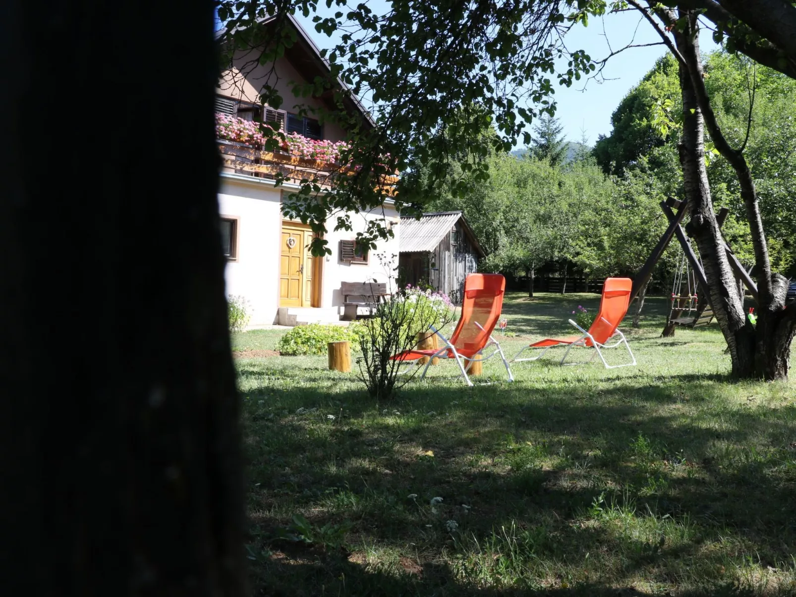 Mit Garten, Grill und Terrasse-Outside