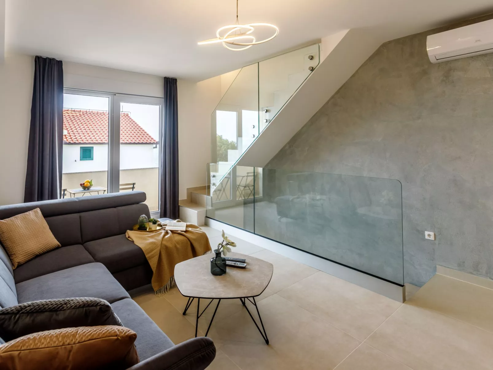 "Villa Tango2" mit Blick auf das Wasser-Drinnen