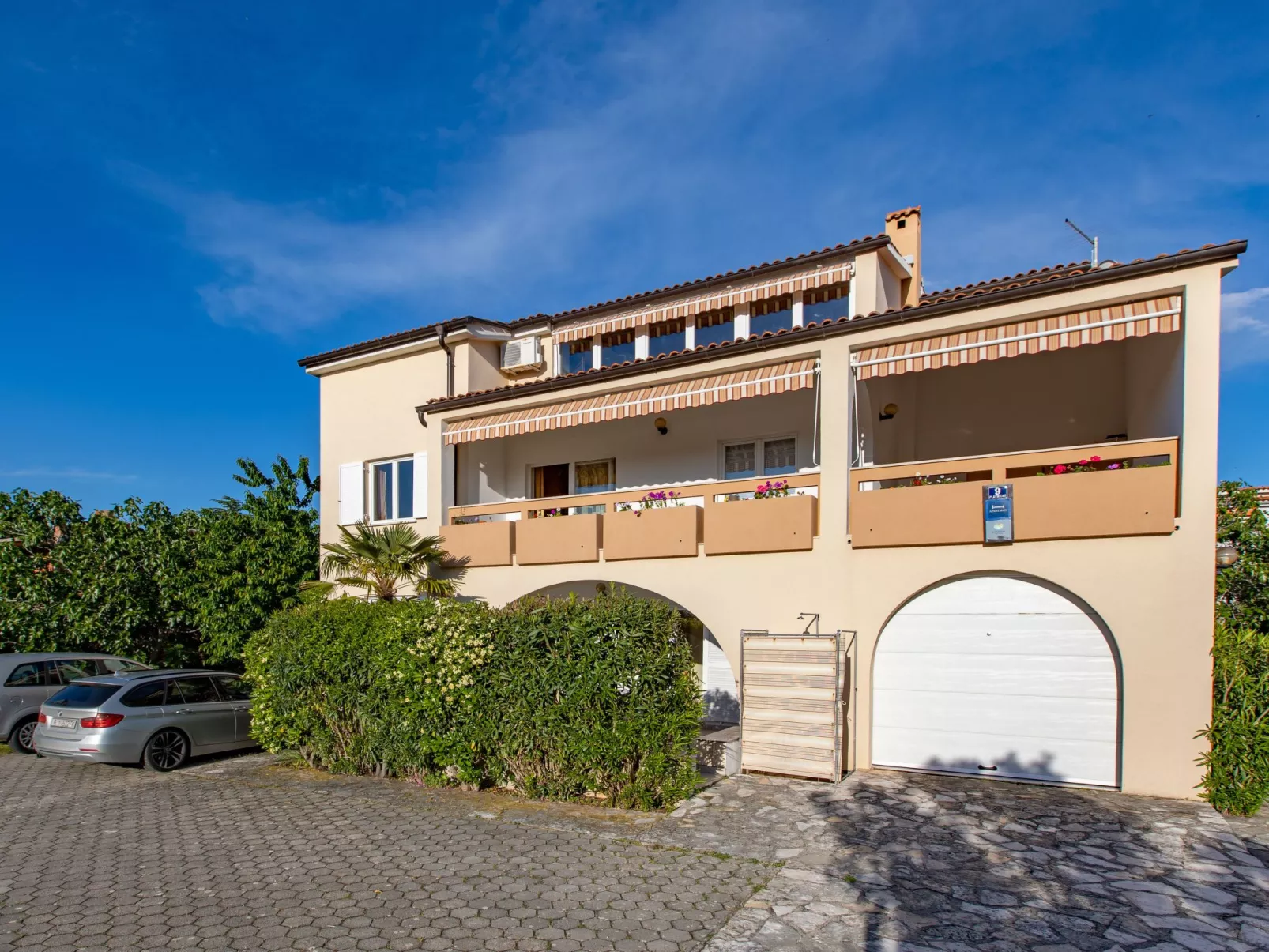 Schöne Wohnung "Apartman Mira 2"-Outside