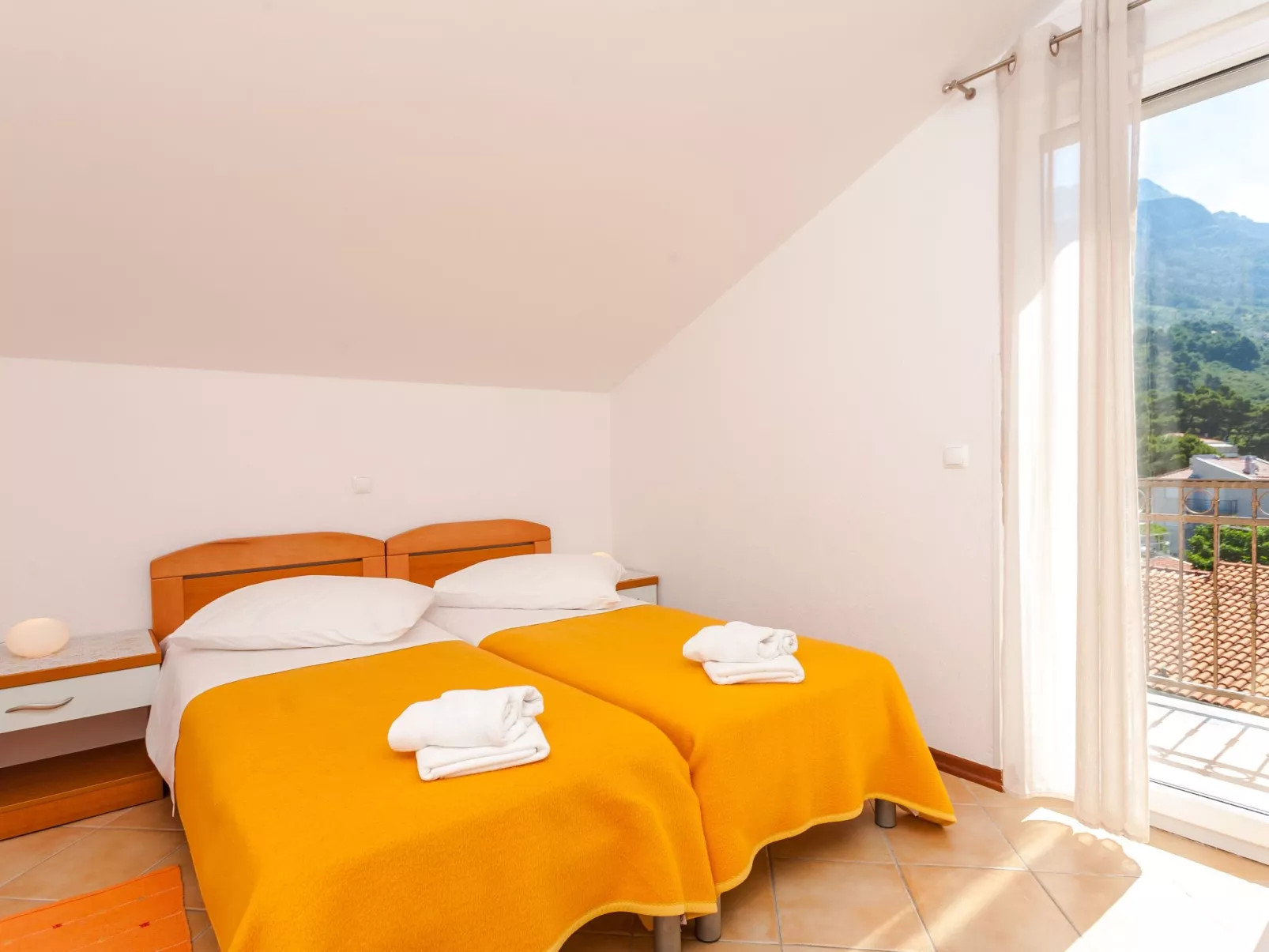 Wohnung im zweiten Stock mit Balkonen-Dedans