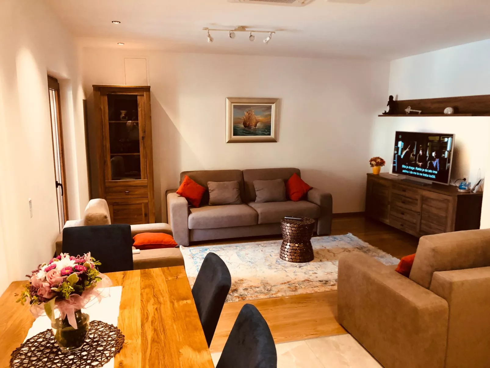 Rustica Casa Augustinus mit Pool-Drinnen