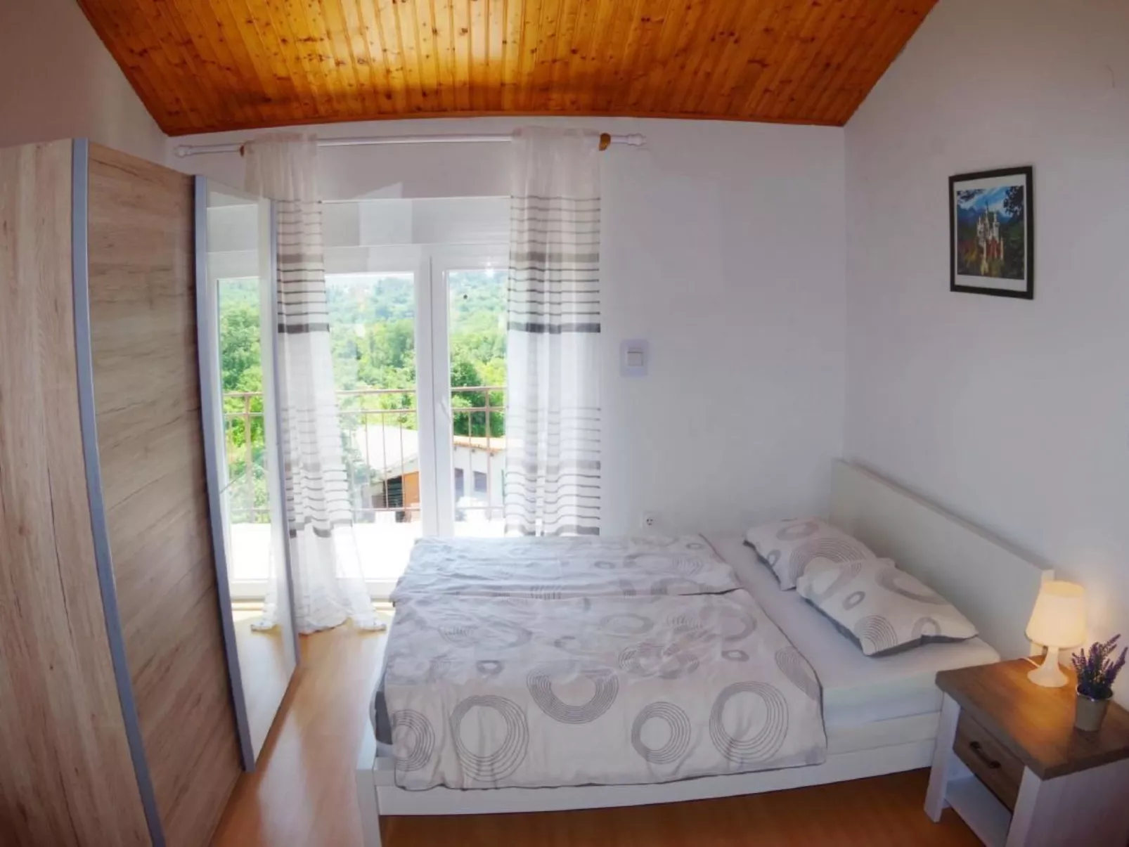 Im Dorf Kujići-Inside