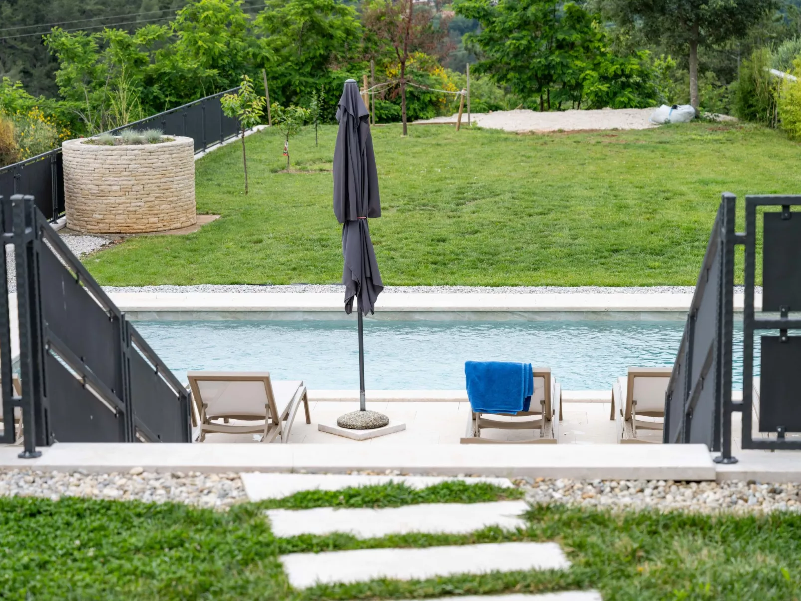 Villa Violette mit Pool nahe Stadtzentrum-Outside