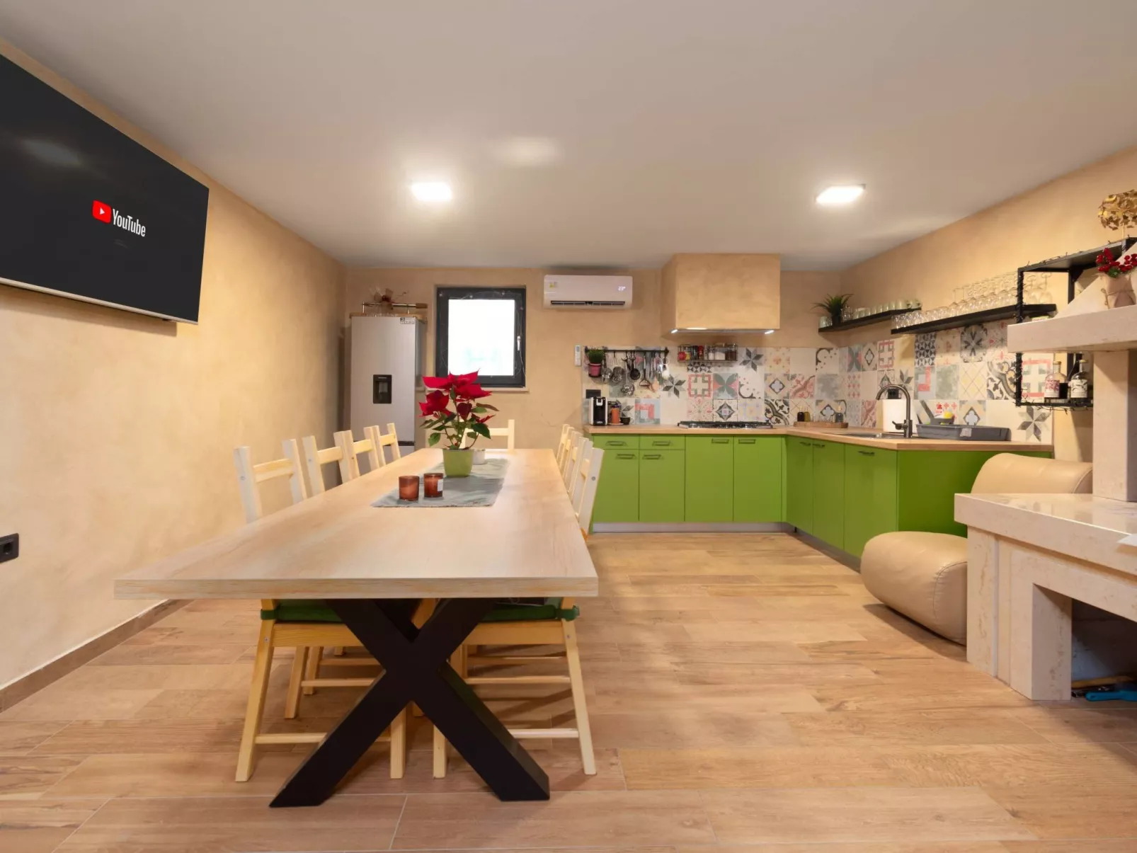 Modern 300m² Villa - King Beds and Leisure Zone-Inside