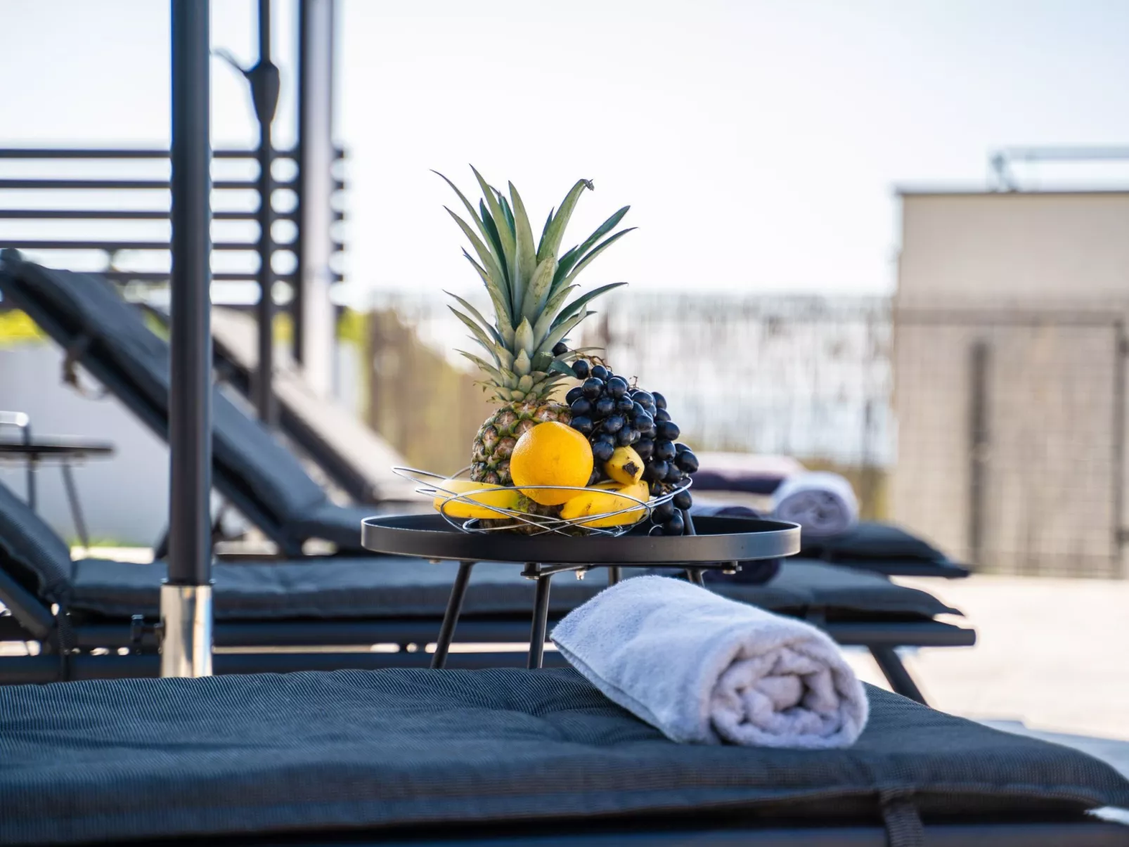 Elegantes Escape mit Pool und Panoramablick-Dehors