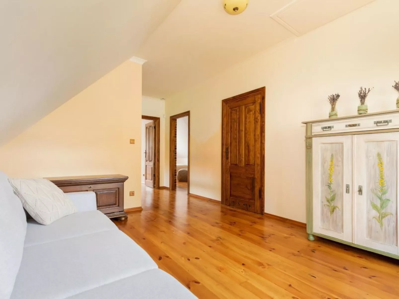 In Gąski mit Gepflegtem Garten-Drinnen