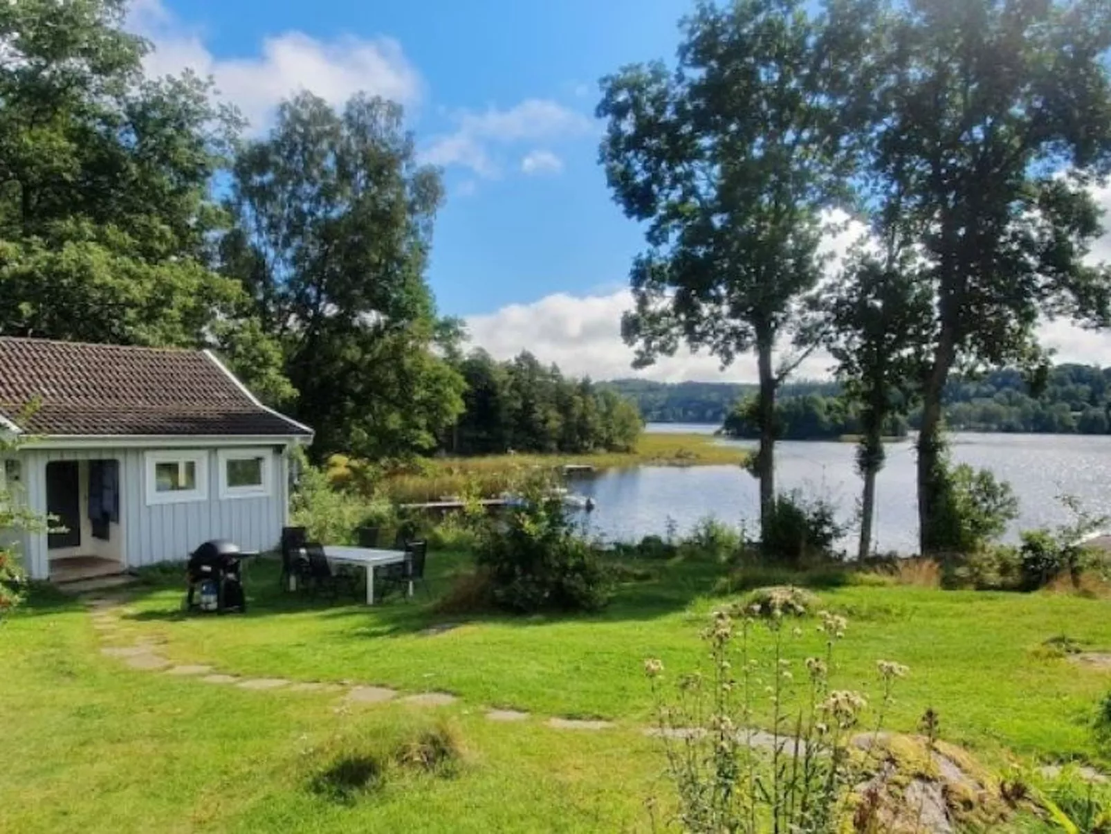 Schwedisches Glück, zwischen Wäldern und einem See-Outside