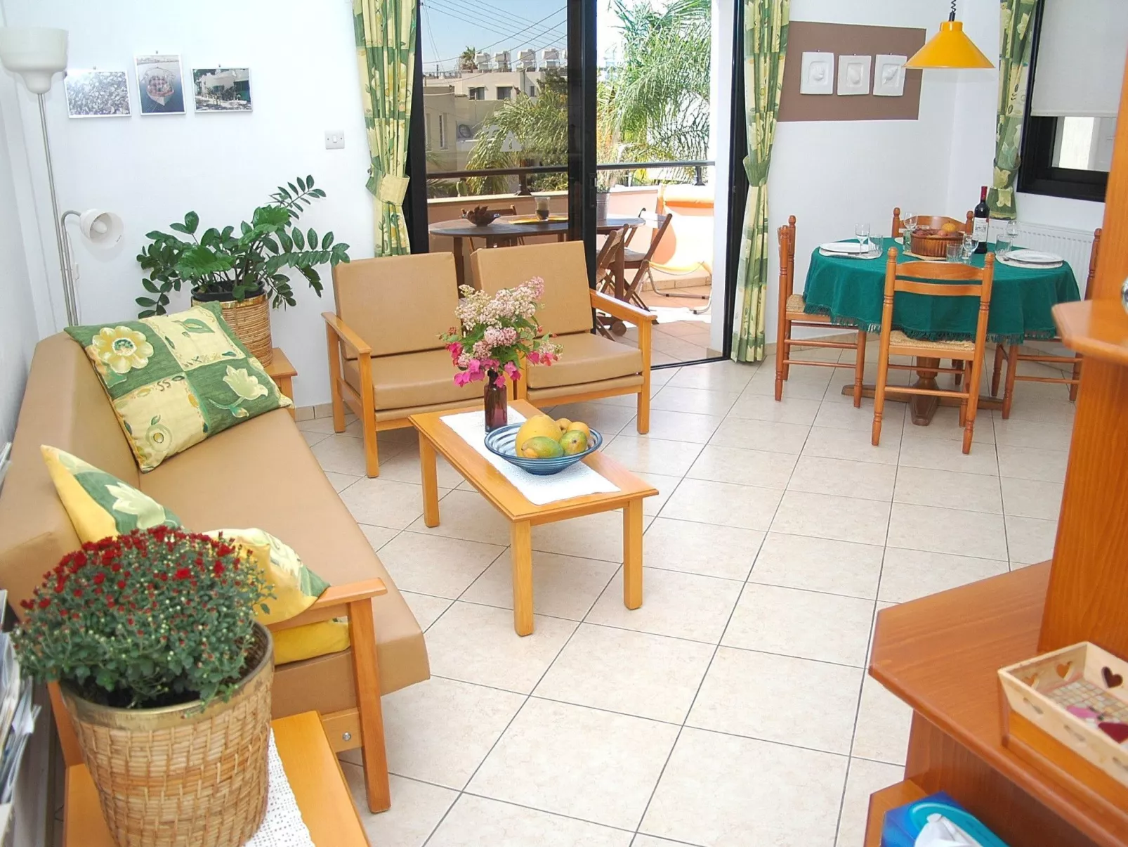 Für fünf Personen mit Balkon-Inside