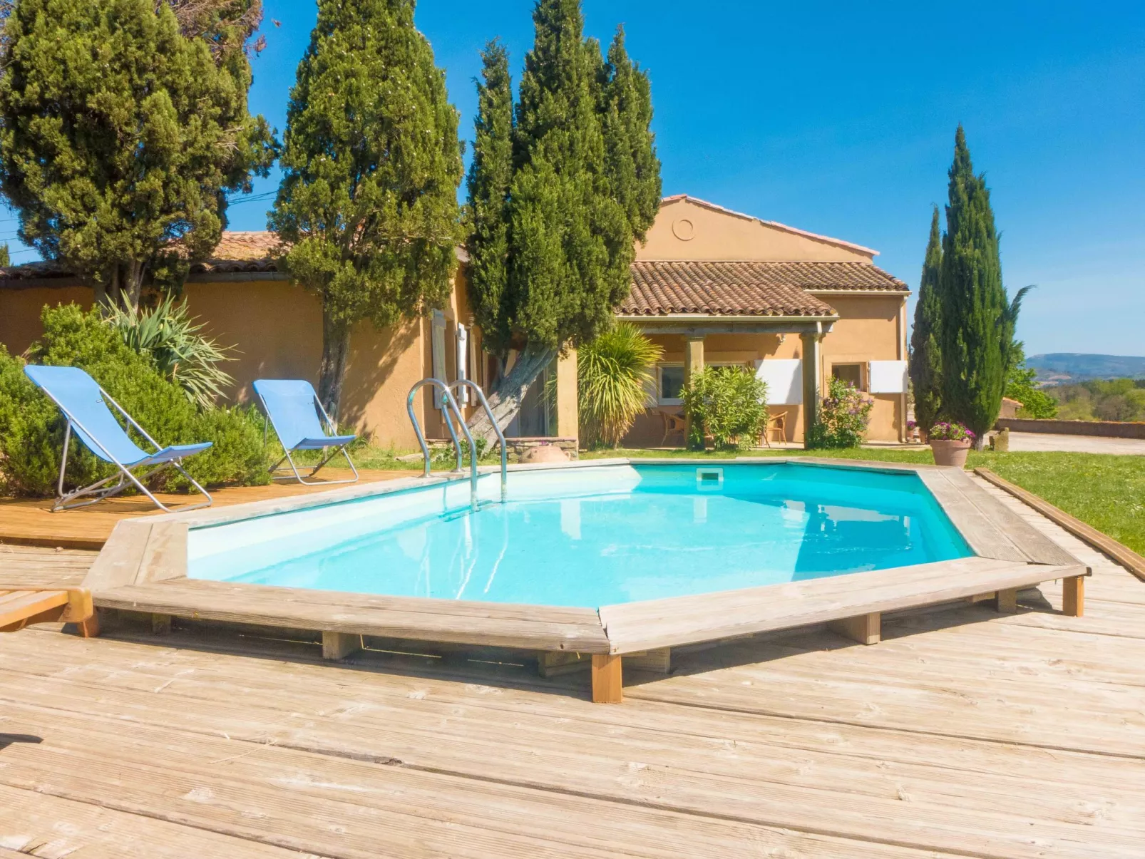 Villa mit Garten, Grill und Terrasse