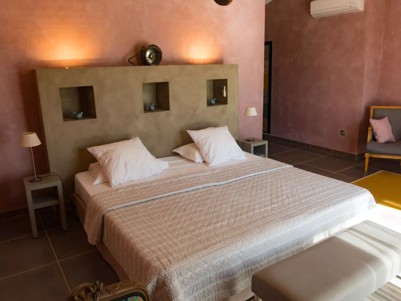 2 hochwertige Mas mit privatem Pool und Blick auf die Landschaft-Drinnen