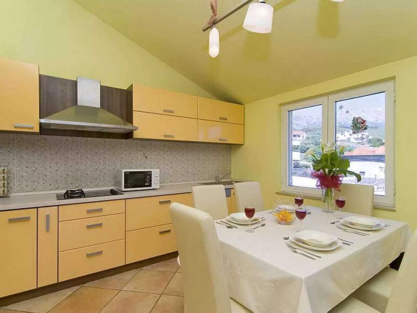 Mit Privatparkplatz-Drinnen