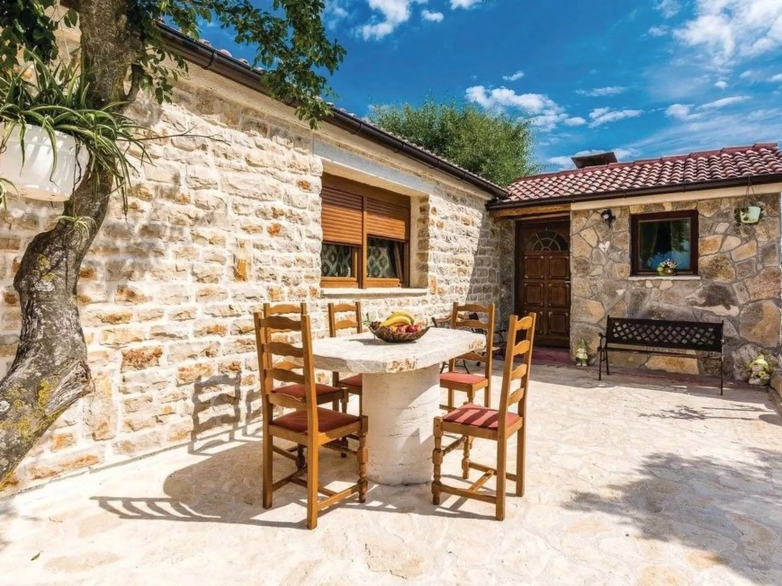 Villa Anita mit Privatpool in Budak-Draußen