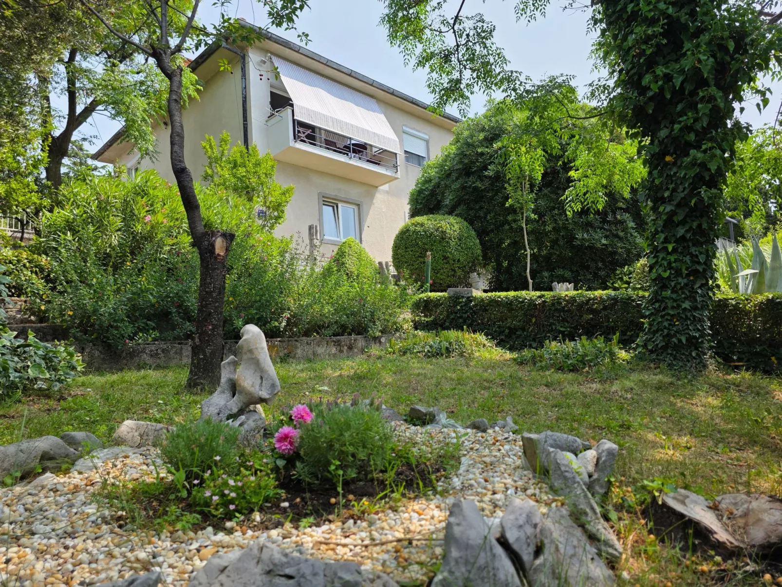 Wohnung mit Terrasse, 200m vom Strand entfernt-Outside