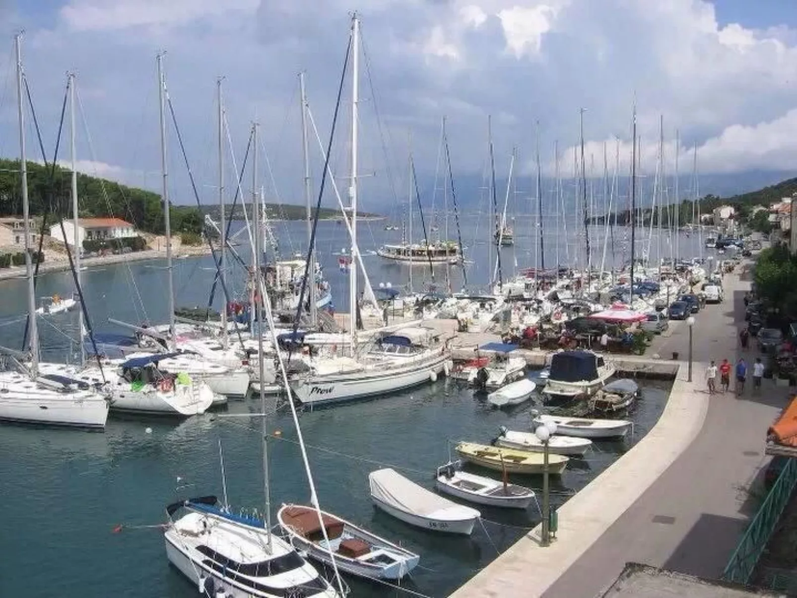 Hütte "Moj mir" mit Blick auf das Wasser-Dehors