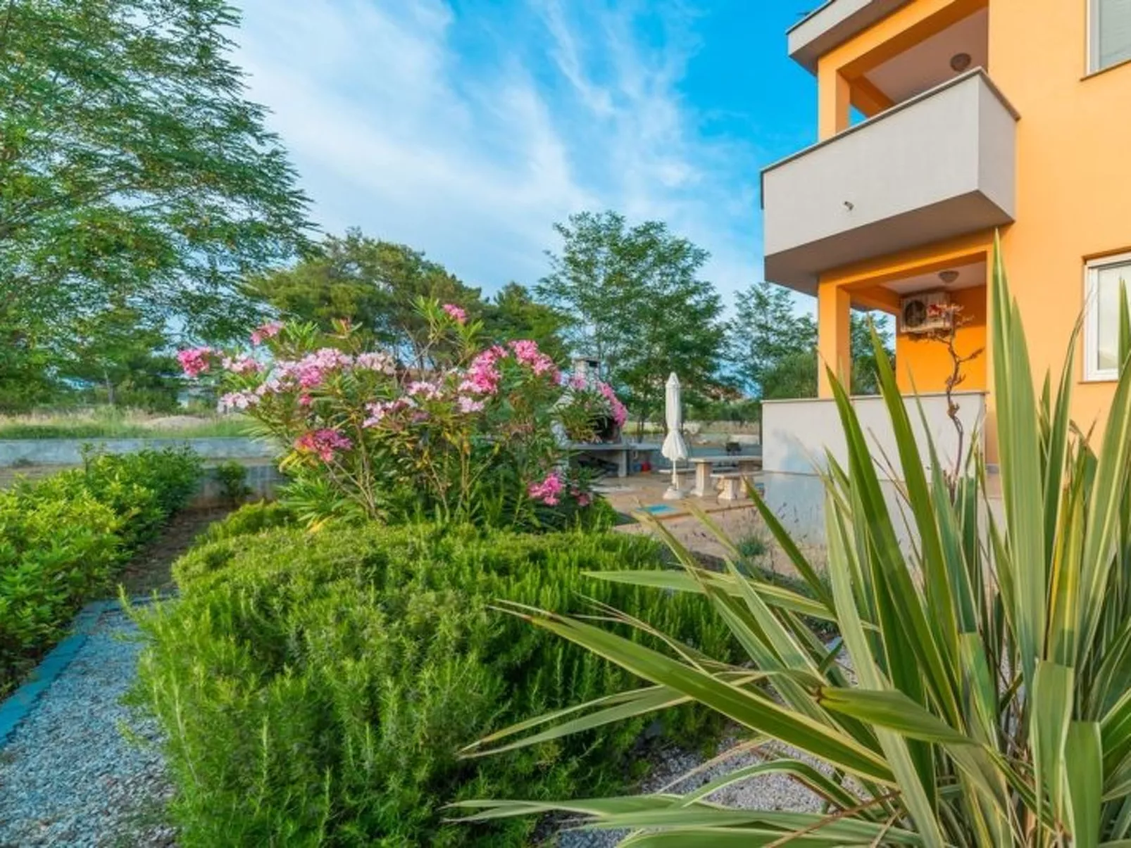 Wohnung "Maestral 03" direkt am Strand-Draußen